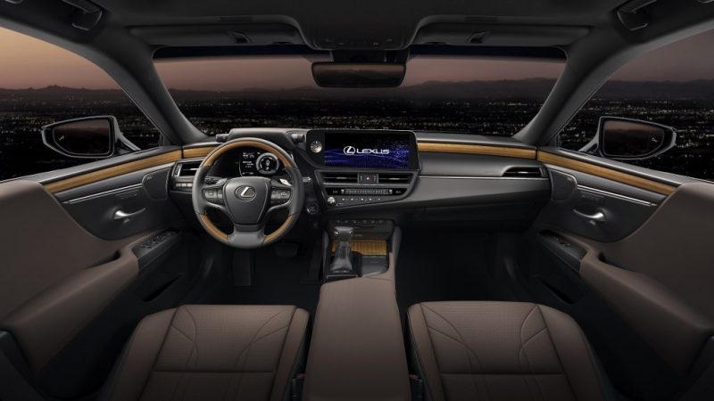 Lexus ES 2023 với nhiều vật liệu cao cấp trong khoang lái.