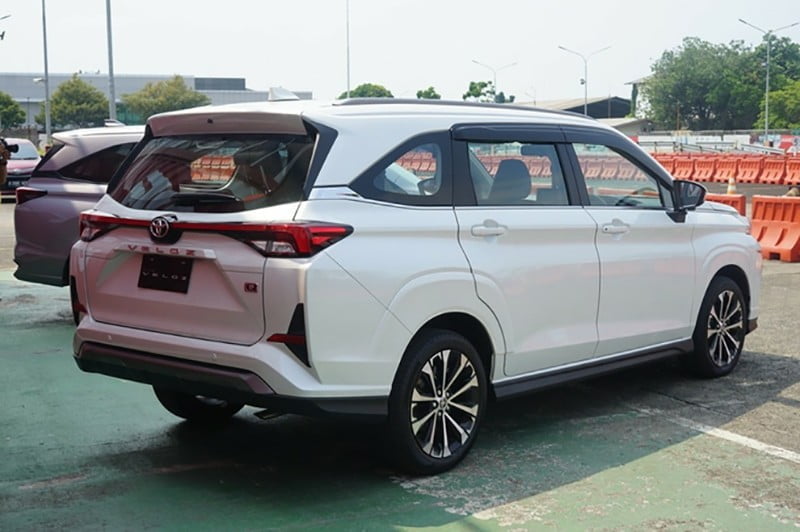 Toyota Veloz Cross 2023 giá lăn bánh, trả góp, khuyến mãi mới nhất