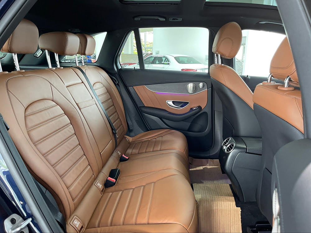 Khoang hành khách GLC 300 4Matic 2025 có không gian rộng rãi và thoải mái Khoang hành khách GLC 300 4Matic 2023 có không gian rộng rãi và thoải mái