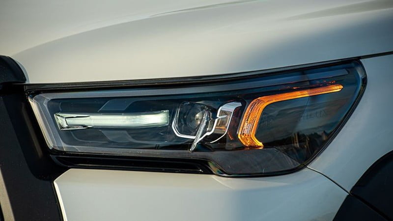 Toyota Hilux 2023 giá lăn bánh, trả góp, khuyến mãi mới nhất