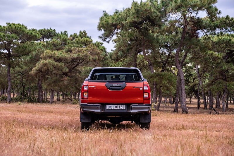 Toyota Hilux 2023 giá lăn bánh, trả góp, khuyến mãi mới nhất