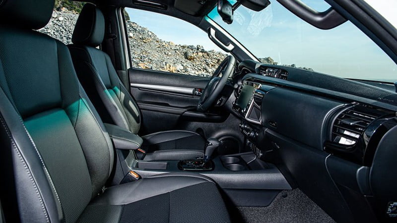 Toyota Hilux 2023 giá lăn bánh, trả góp, khuyến mãi mới nhất