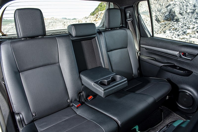 Toyota Hilux 2023 giá lăn bánh, trả góp, khuyến mãi mới nhất